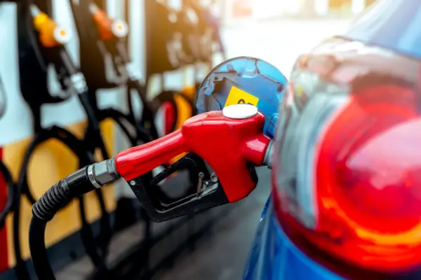 Prezzi alle stelle : il carburante aumenta ancora