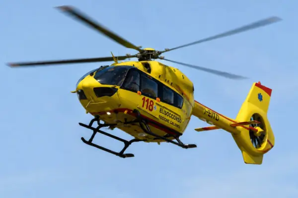 13enne finisce in coma dopo essersi scontrato con un’auto