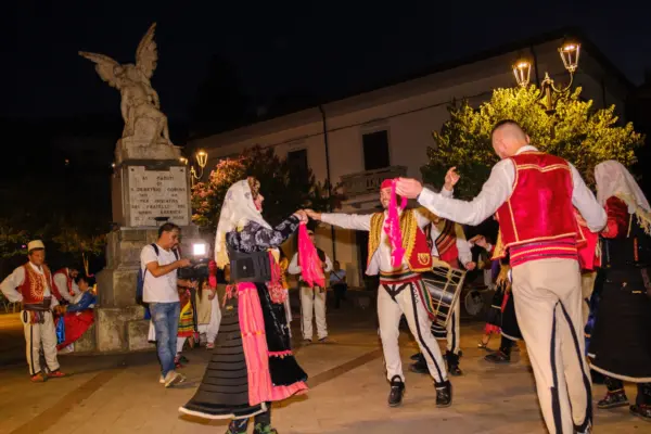 San Demetrio Corone celebra la cultura arbëreshe: al via la 44ª edizione del Festival della Canzone Arbëreshe
