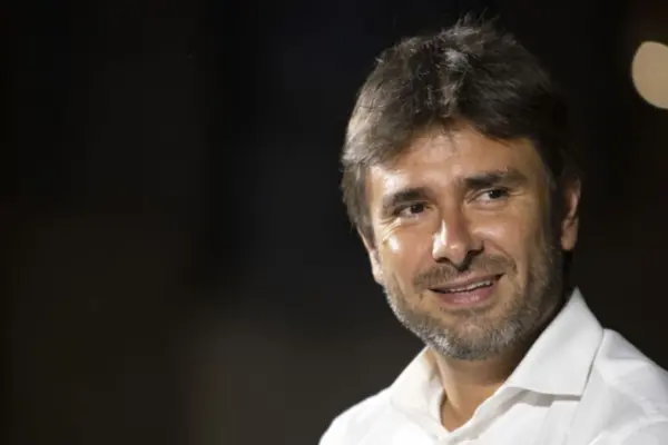 Di Battista, possibile rientro in Italia giovedì: i medici valutano l’idoneità al volo